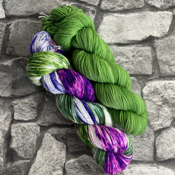 Hangefärbte Wolle -  Bandana Cowl – Kit 5. Hier online kaufen.