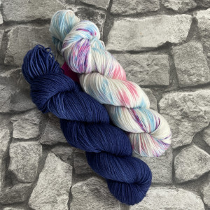 Hangefärbte Wolle -  Bandana Cowl – Kit 6. Hier online kaufen.