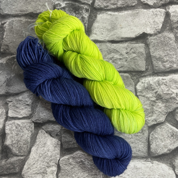 Hangefärbte Wolle -  Bandana Cowl – Kit 3. Hier online kaufen.