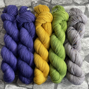Hangefärbte Wolle -  Slipstravaganza – Kit 25. Hier online kaufen.