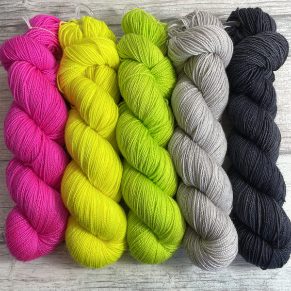Hangefärbte Wolle -  Westknits MKAL21 – Kit 16. Hier online kaufen.