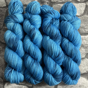 Hangefärbte Wolle -  Azuro. Hier online kaufen.